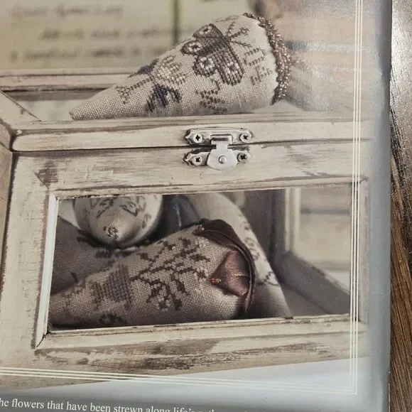 2 - Blackbird Designs Cross Stitch - OUR LASTING FRIENDSHIP - IN FRIENDSHIPS WAY - Picture 10 of 12